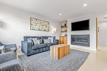 Your Dream Seaside Vacation! Charming 2 Bdr Home