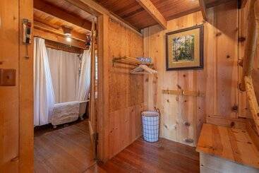 Authentic & Stylish Cabin In Lake Tahoe By Sierra Getaways