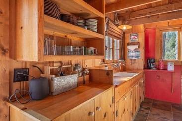 Authentic & Stylish Cabin In Lake Tahoe By Sierra Getaways