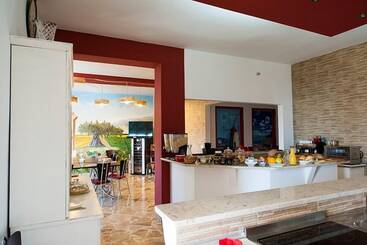 تختخواب و صبحانه Camagna Country House Suite Guttuso