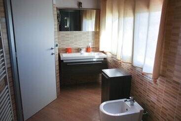 تختخواب و صبحانه Camagna Country House Suite Guttuso