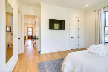 Belmont Vacation Home W/ Fire Pit: Walk Downtown!