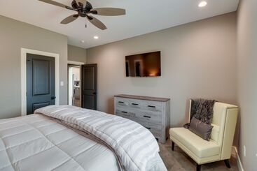 Chic Arkansas Retreat W/ Patio, Grill & Fire Pit!