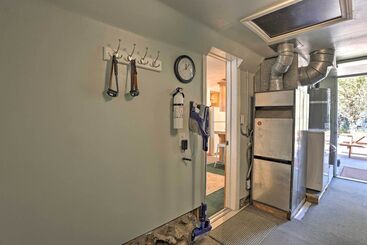 Near Skiing:  The Knotty Pine Cottage  In Big Bear