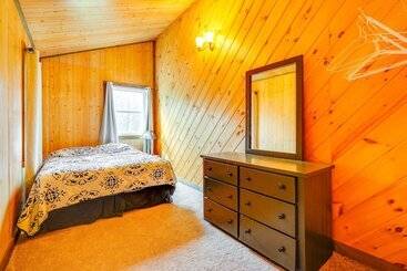 بيت ريفى Cozy Howard Cabin: Hike, Hunt + Fish!