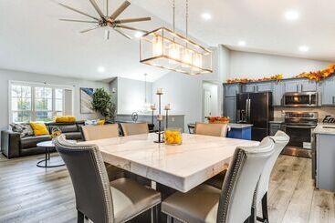 Cozy Ohio Home Deck, Arcade Games & Near Golfing