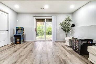 Cozy Ohio Home   Deck, Arcade Games & Near Golfing