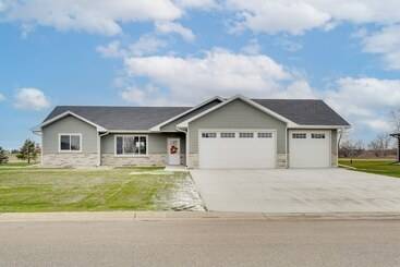 Family Friendly Brookings Home: 3 Mi To Downtown!