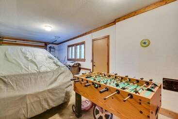 コテージ Highlands Haven: Fireplace, Deck & Mountain Views!