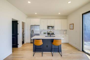 Hilltop Tennessee Retreat: Neyland Stadium Views!