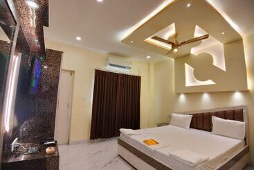هتل Hindusthan Inn