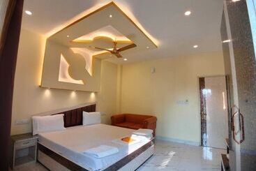 هتل Hindusthan Inn
