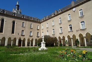 هتل Le Grand Couvent De Gramat
