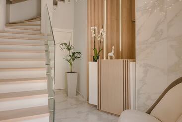 هتل Piazza Suites