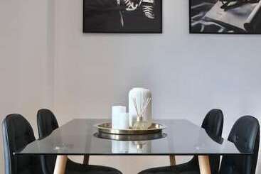 هتل Synpiraeus Apartments & Studios
