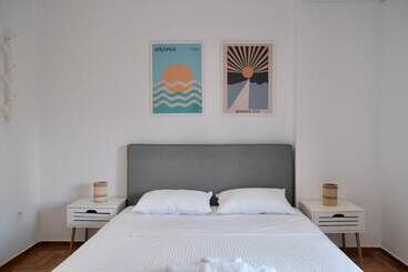 هتل Synpiraeus Apartments & Studios