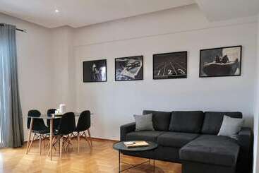 هتل Synpiraeus Apartments & Studios