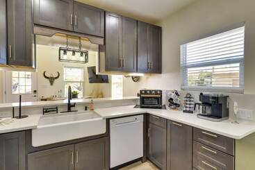 Kingman Retreat W/ Hot Tub: 1 Block To Route 66!