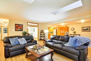 별장 Milwaukie Home W/ Covered Porch: Dogs Welcome!