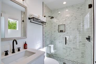 Modern Palm Springs Home W/ Pool & Gas Fire Pit!