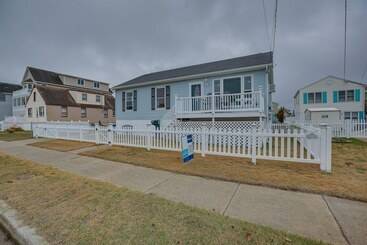 Beach House W/ Private Pool In North Wildwood