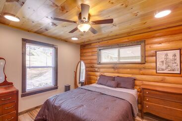 Pet Friendly Chattanooga Cabin W/ Hot Tub & Kayaks