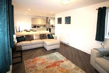 اقامتگاه 2 Bed Bungalow   Large Enclosed Garden   New Build