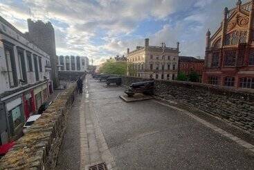 اقامتگاه Annie S House A Modern 1 Bed House In Derry City