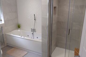 اقامتگاه Annie S House A Modern 1 Bed House In Derry City