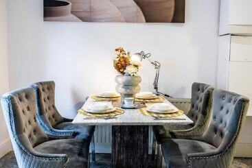 اقامتگاه Immaculate 3 Bed Luxury House In Dagenham London