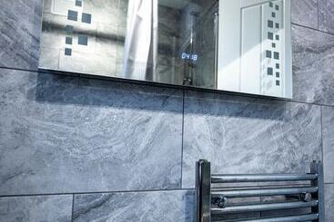 اقامتگاه Immaculate 3 Bed Luxury House In Dagenham London