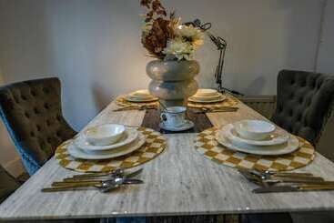 اقامتگاه Immaculate 3 Bed Luxury House In Dagenham London