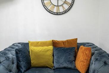 اقامتگاه Immaculate 3 Bed Luxury House In Dagenham London