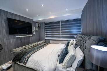 اقامتگاه Immaculate 3 Bed Luxury House In Dagenham London