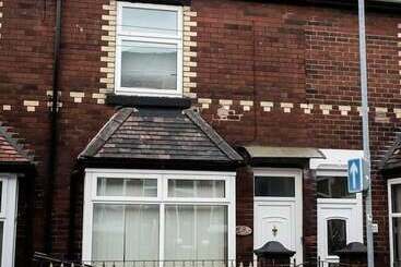 Резиденция Stay Comfortable Close To City Centre 4 Bed House!