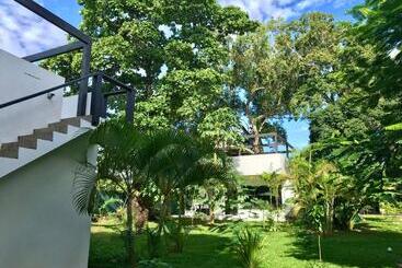استراحتگاه South Pacific Memories