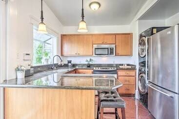 San Diego Home W/ Deck & Yard 2 Blocks To Bay!