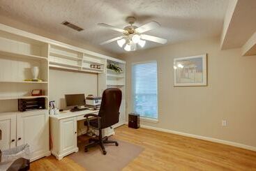 קוטג'' Serene + Spacious Spring Home W/ Forest Views!