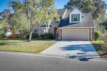 North Charleston Home Near Shopping & Dining!
