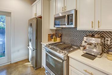 Stylish Austin Home W/ Hot Tub: 3 Mi To Downtown!