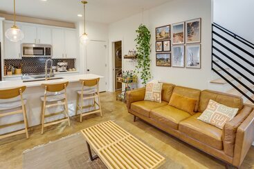 Stylish Austin Home W/ Hot Tub: 3 Mi To Downtown!
