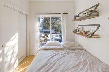 Stylish Austin Home W/ Hot Tub: 3 Mi To Downtown!