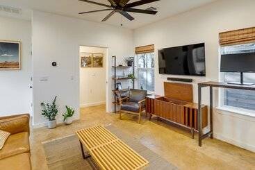Stylish Austin Home W/ Hot Tub: 3 Mi To Downtown!