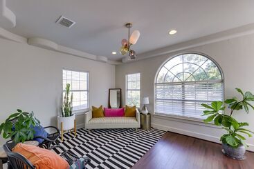 Vibrant Home W/ Patio: 5 Mi To Downtown Austin!
