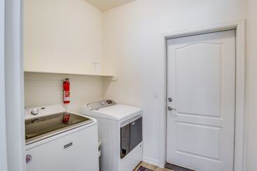 Bullhead City Home: Central A/c + Pool Access