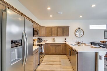 Bullhead City Home: Central A/c + Pool Access