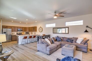 Bullhead City Home: Central A/c + Pool Access