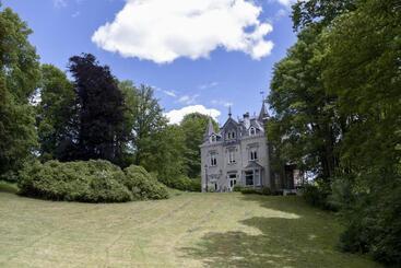 تختخواب و صبحانه Château Chevalier Des Montys