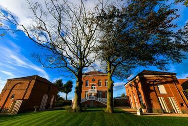 تختخواب و صبحانه Le Petit Chateau Vaartdijk