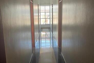 7 Days Hotel On Un Base